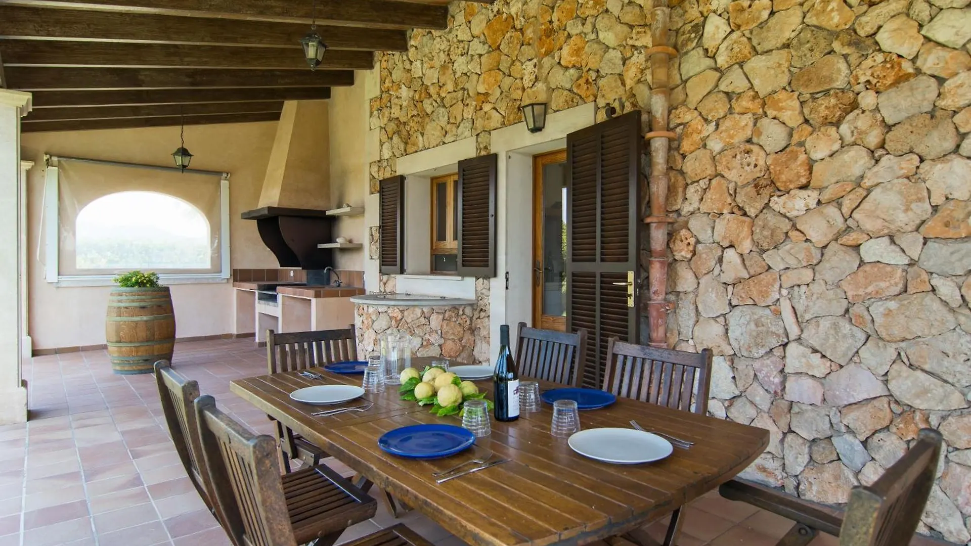 Fantastische Finca Mit Ueberdachter Terrasse S'Horta